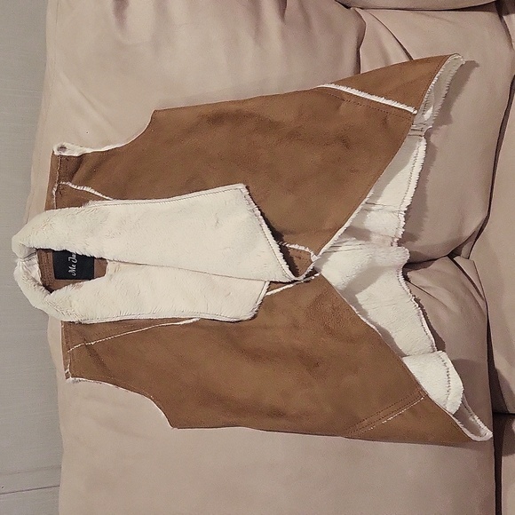 Girls Vest - Picture 1 of 3